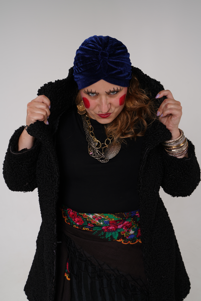 Mustlasnaine 400×600
